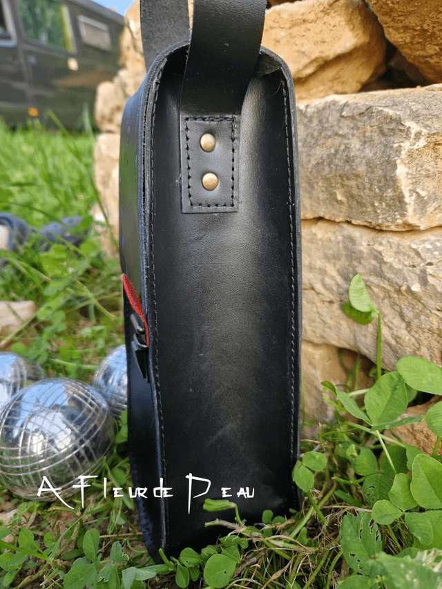 Sacoche en cuir pour boules de pétanque 